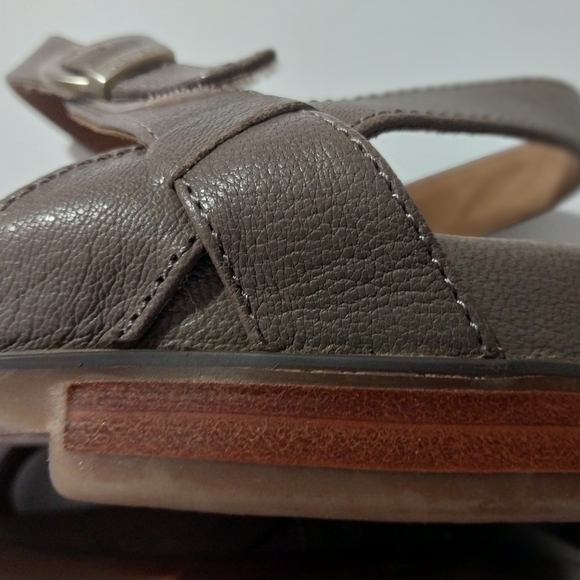 Aetrex Taupe Sandals with Metallic Details - Picture 7 of 10
